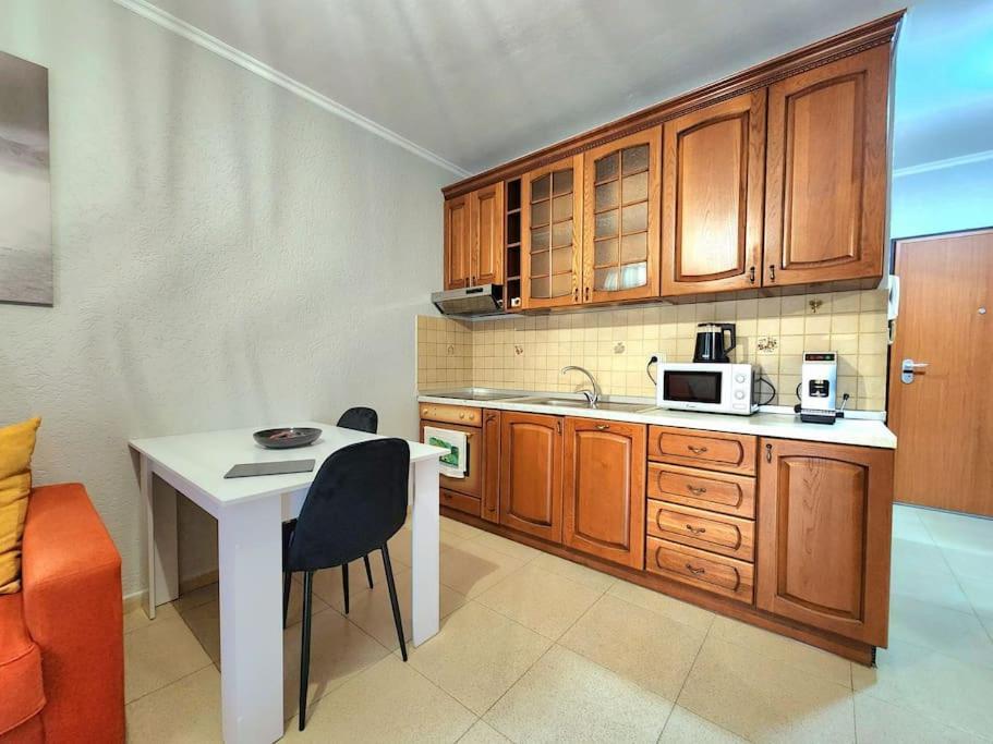 One Bd Flat Near Center With 24H Self Check In Apartment Tiranë Ngoại thất bức ảnh